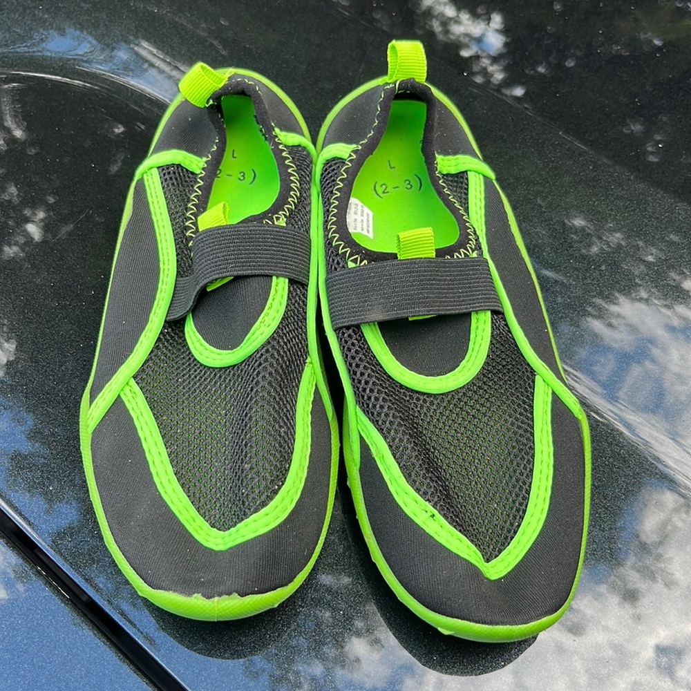 Kids water shoes size Large 2-3 Neon Green and Black.